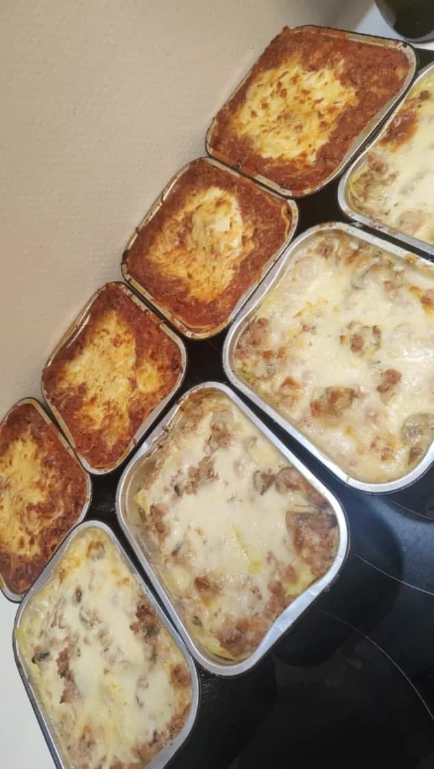 Barquettes de gratins préparées pour une commande traiteur